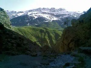 Das Dena-Gebirge ist ein Schichtfaltengebirge