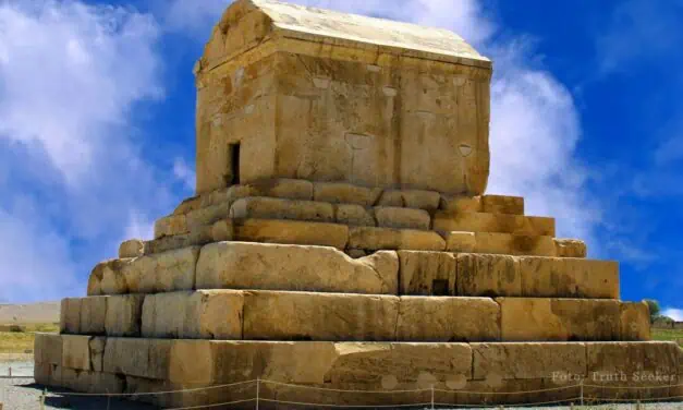 Pasargadae Das Grabgebäude von Kyros II
