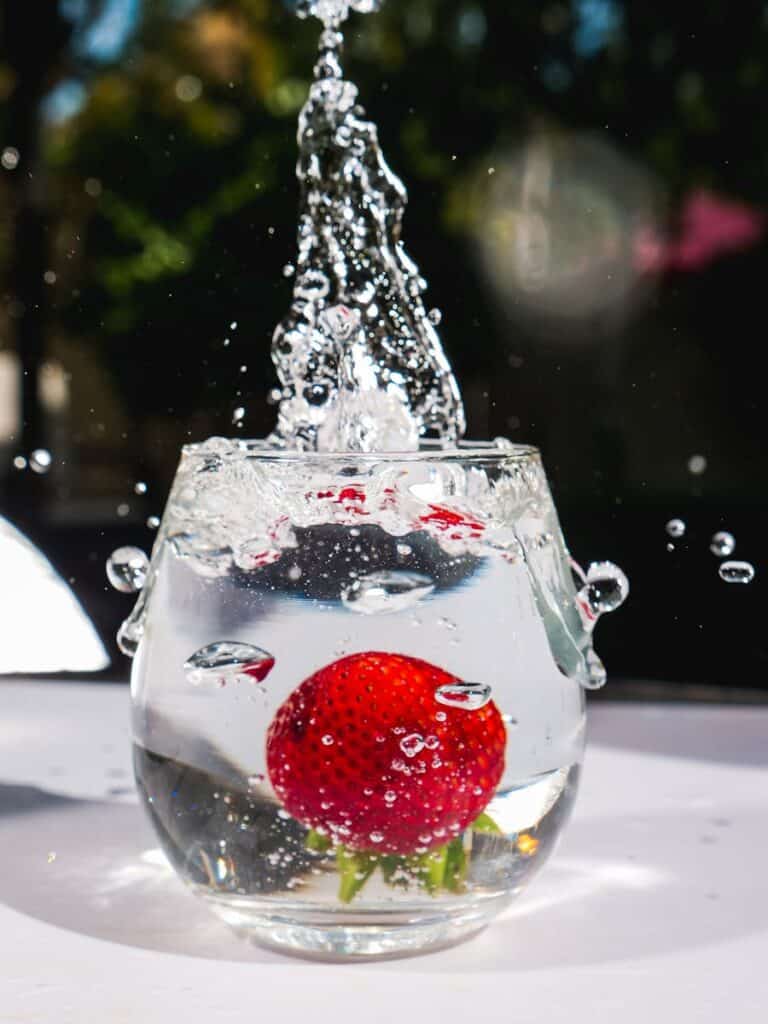 Effektive Methoden zum Abwaschen von Pestiziden von Erdbeeren