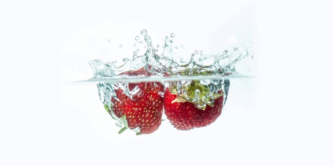 Effektive Methoden zum Abwaschen von Pestiziden von Erdbeeren