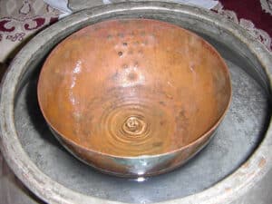 Antike Wasseruhr, die vor 2500 Jahren im Qanat von Gonabad verwendet wurde