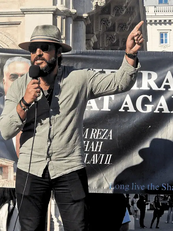 Cyrus Razavi:, emo Wien am 04.10.2026