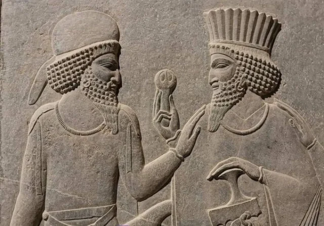 Links: Ein Iraner vom Stamm der Meder.
Rechts: Ein Iraner vom Stamm der Perser.
Zusammen: Die iranische Nation.

Der Iran ist ein Land der Vielfalt.
